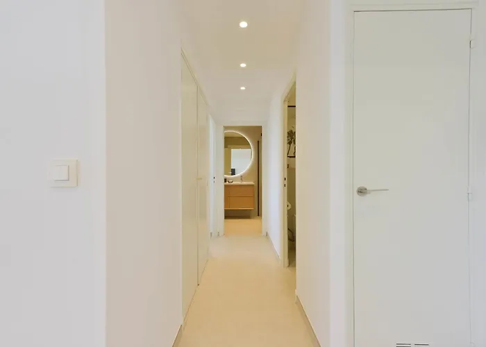 Luxury 1-br Sea View Parking 발로리스