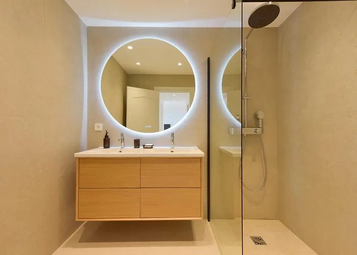 아파트 Luxury 1-br Sea View Parking 발로리스