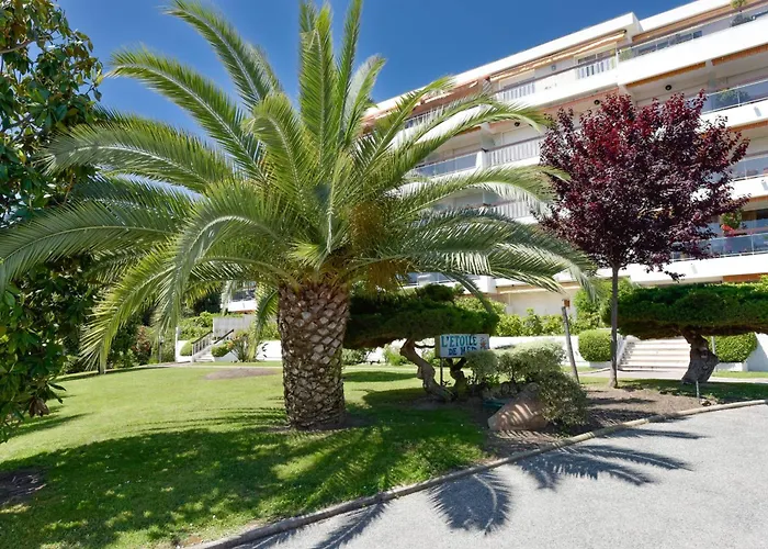 Luxury 1-br Sea View Parking 아파트 발로리스